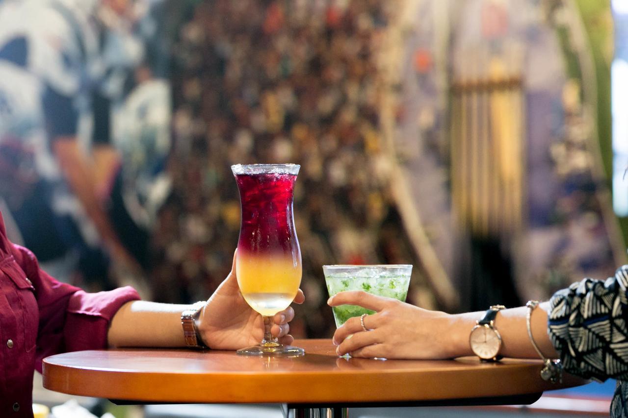 Barcelo San Salvador Otel Dış mekan fotoğraf A layered cocktail