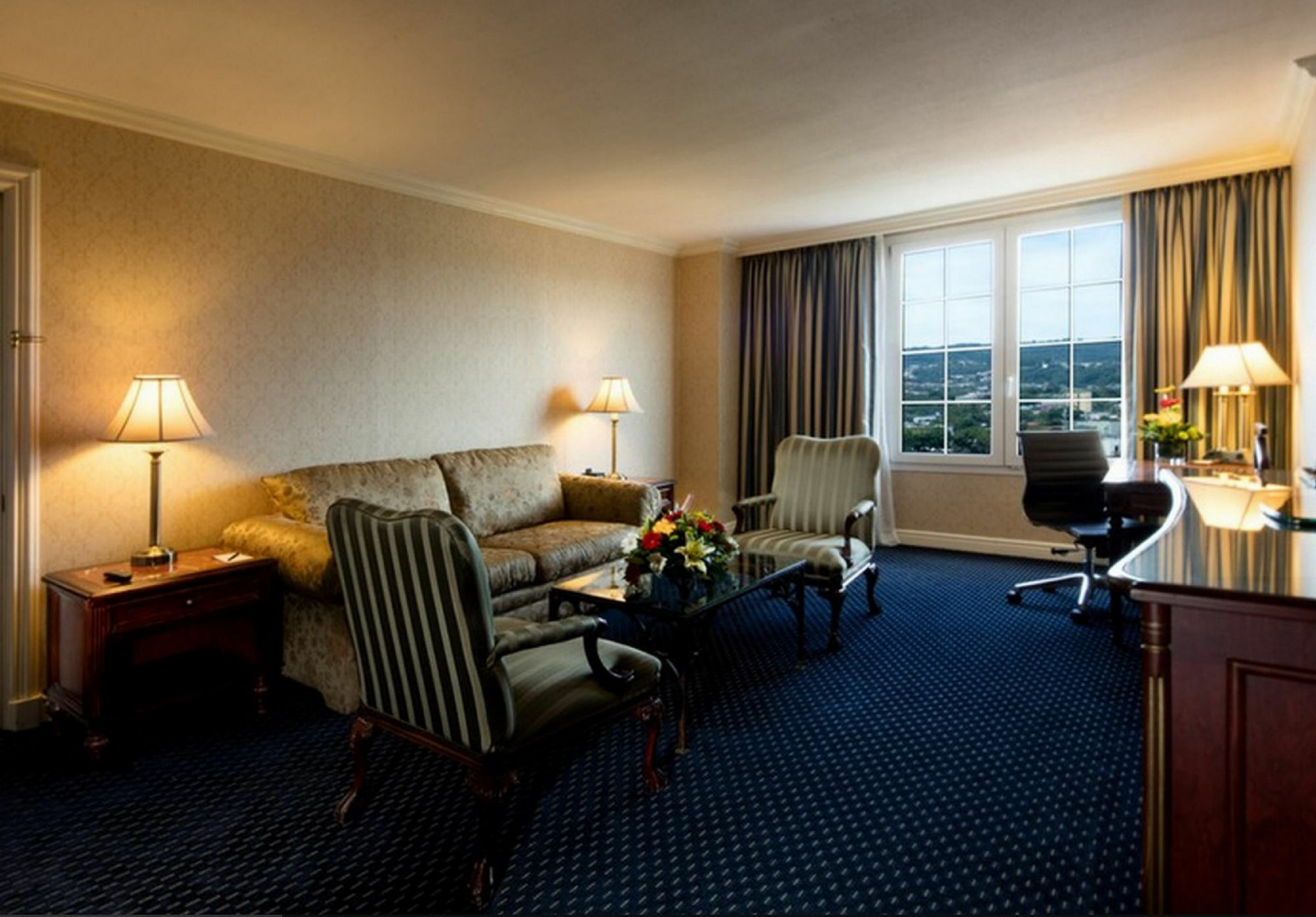 Barcelo San Salvador Otel Dış mekan fotoğraf A suite at the Westin Boston Harbor