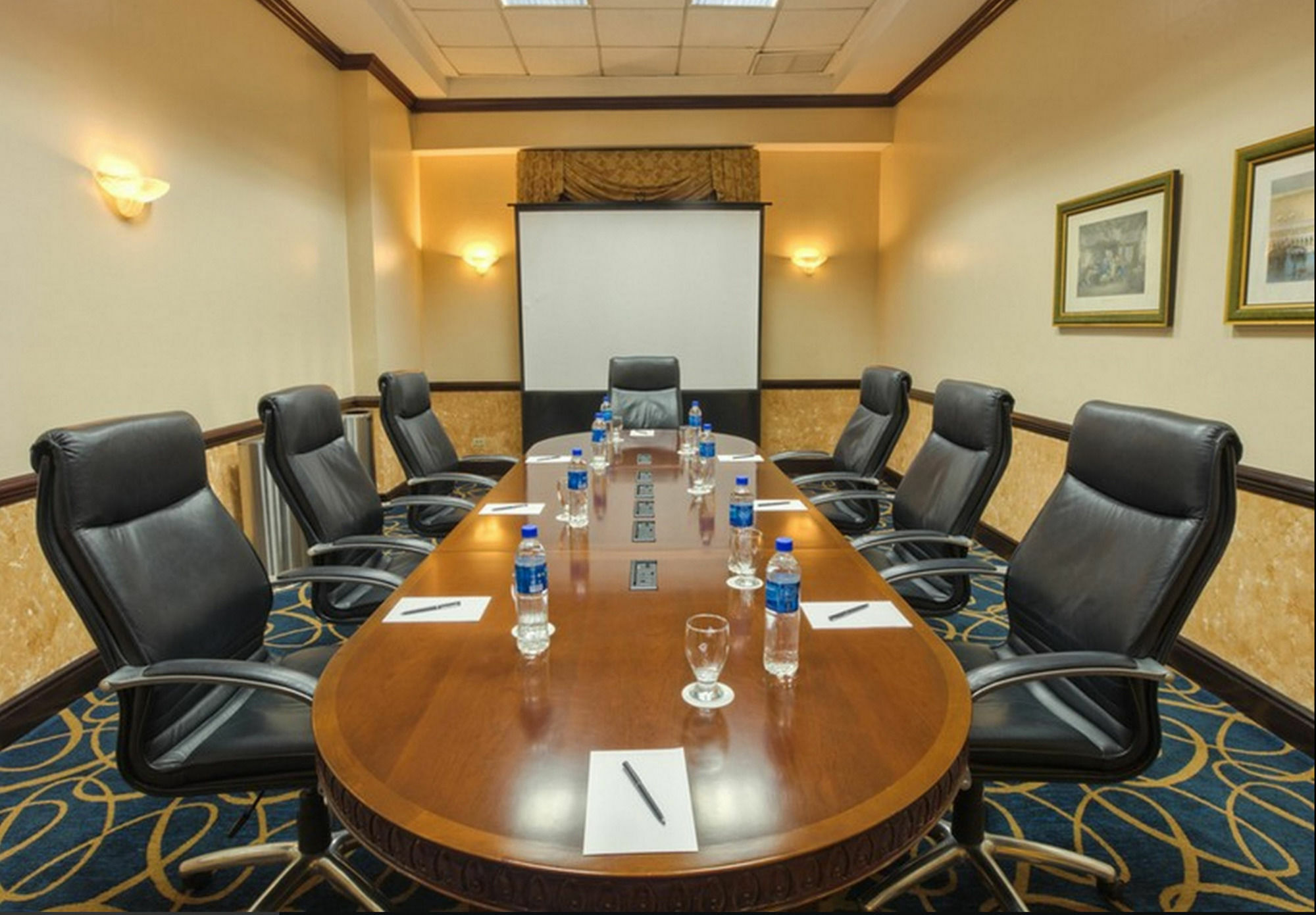 Barcelo San Salvador Otel Dış mekan fotoğraf A boardroom at a hotel
